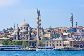 Bosphorus Cruise and Egyptian Spice Market Tour plus Turkish Dinner and Show