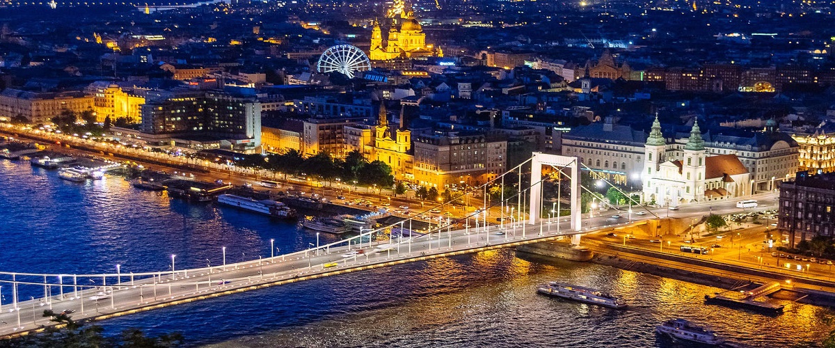 Budapest Night Cruise with Parliament View and Champagne