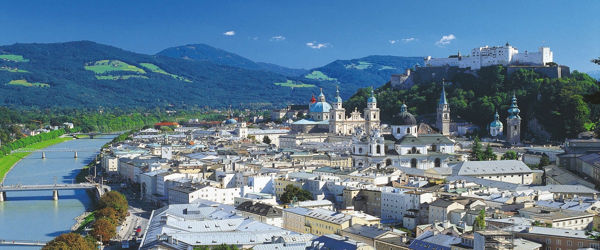 Full Day Trip to Salzburg from Vienna with Salzkammergut Lakes