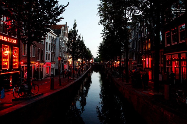 Amsterdam Red Light District Walking Tour Deals 2019 | Tripindicator