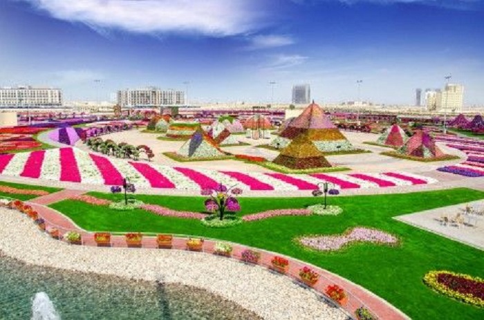 Как добраться от miracle garden до global village